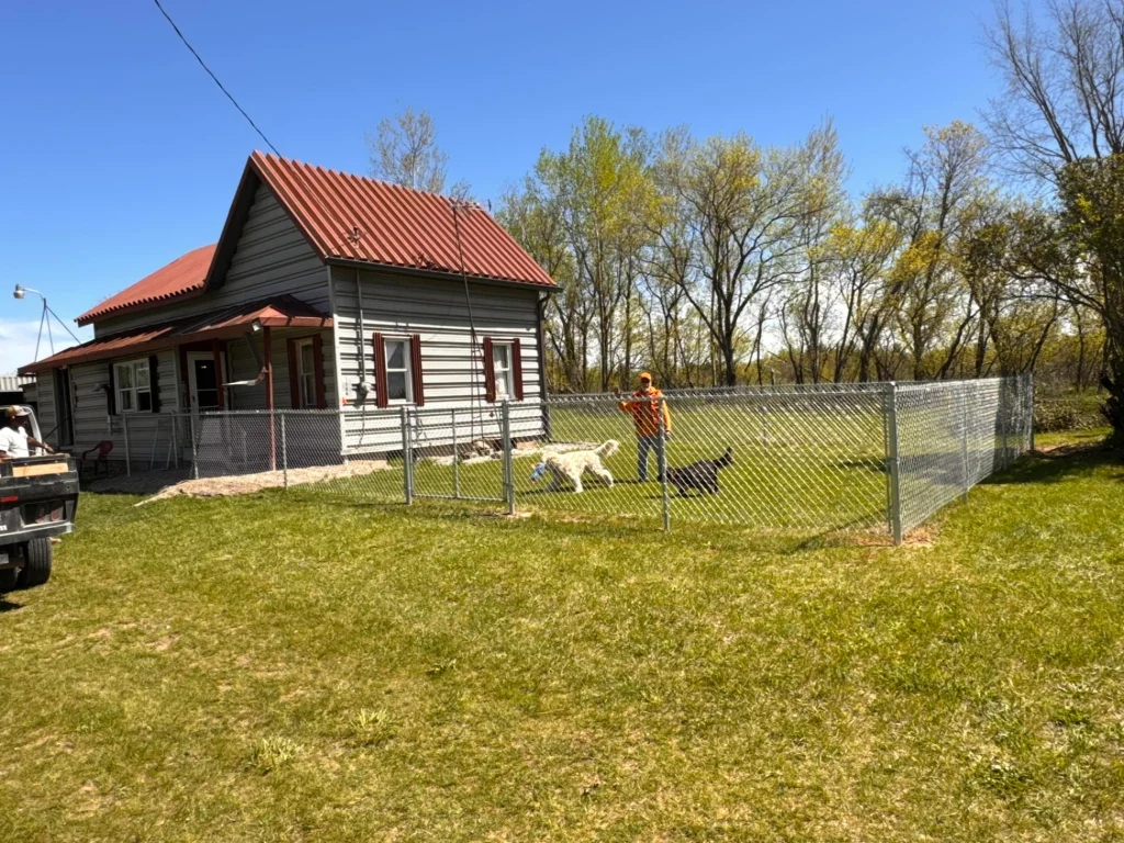 What Low-Cost Fence Options Work Best for Residential Yards in Howell, MI?