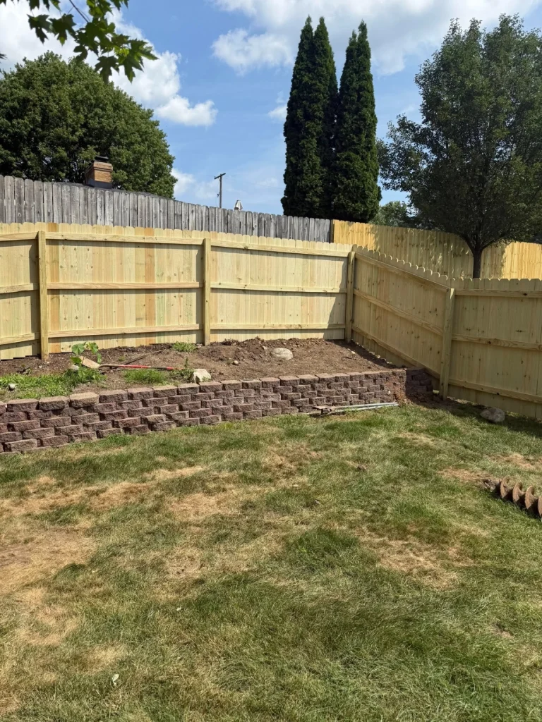 What Low-Cost Fence Options Work Best for Residential Yards in Howell, MI?